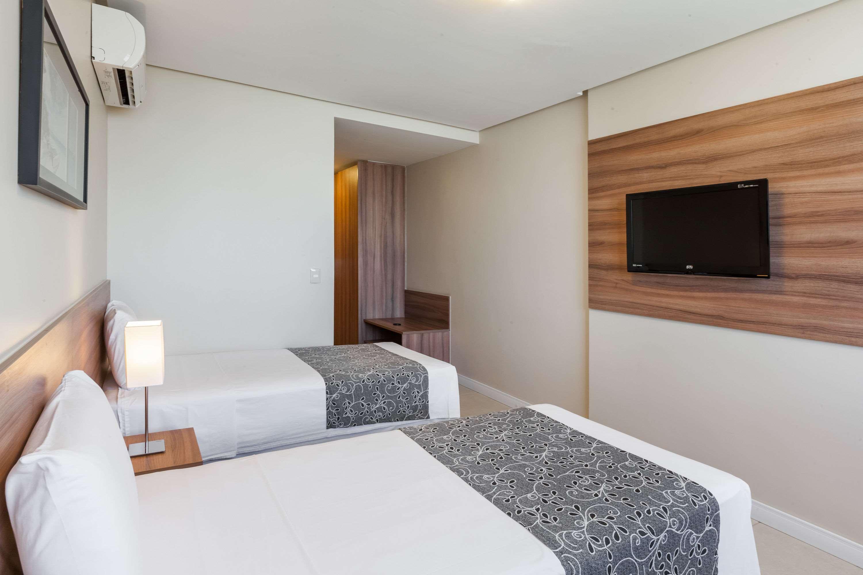 Days Inn By Wyndham Linhares Exteriör bild