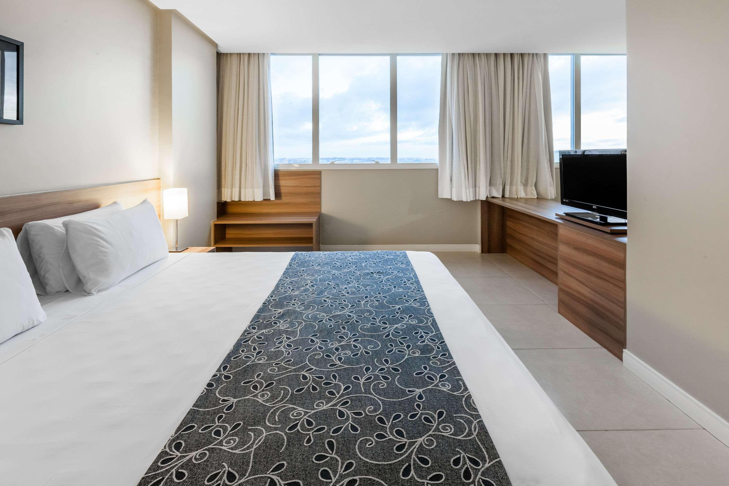 Days Inn By Wyndham Linhares Exteriör bild