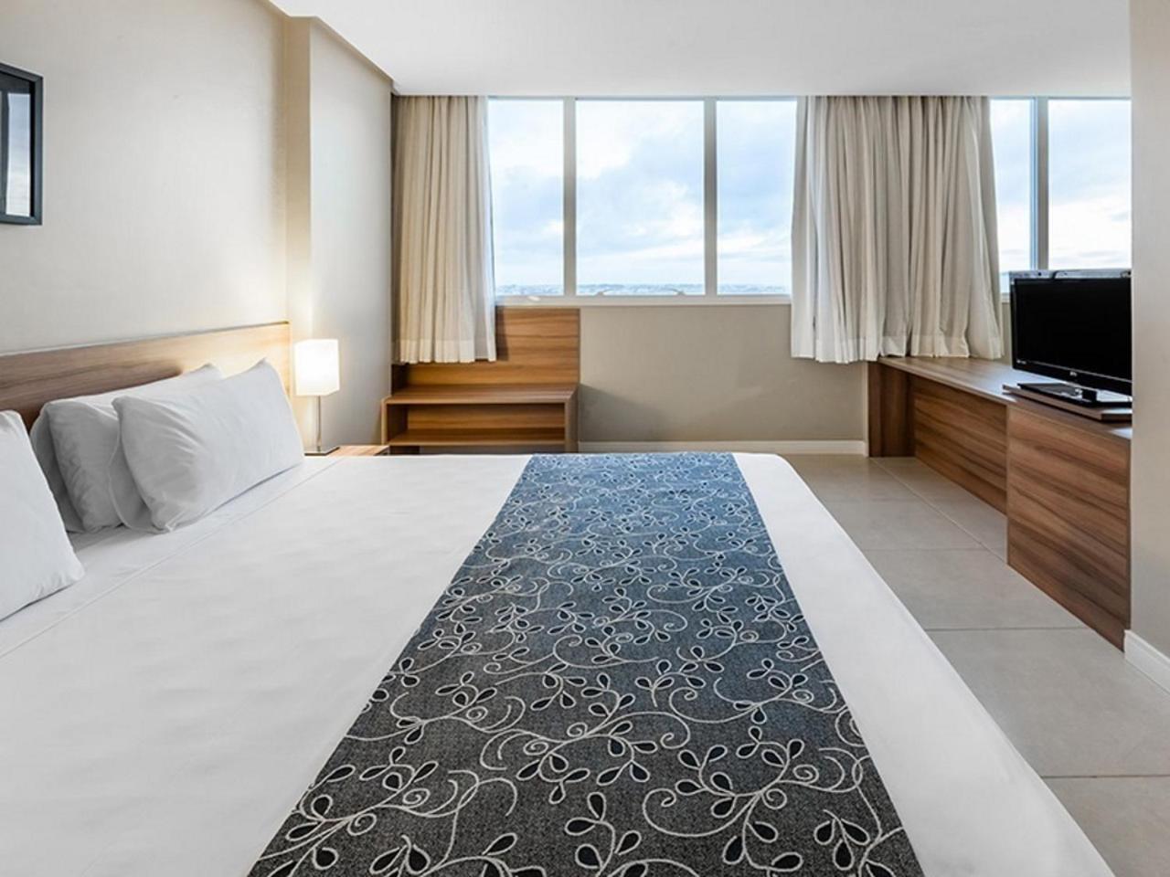 Days Inn By Wyndham Linhares Exteriör bild